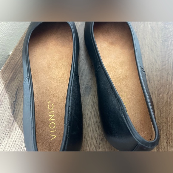 Vionic Black Leather Flats - Picture 3 of 6